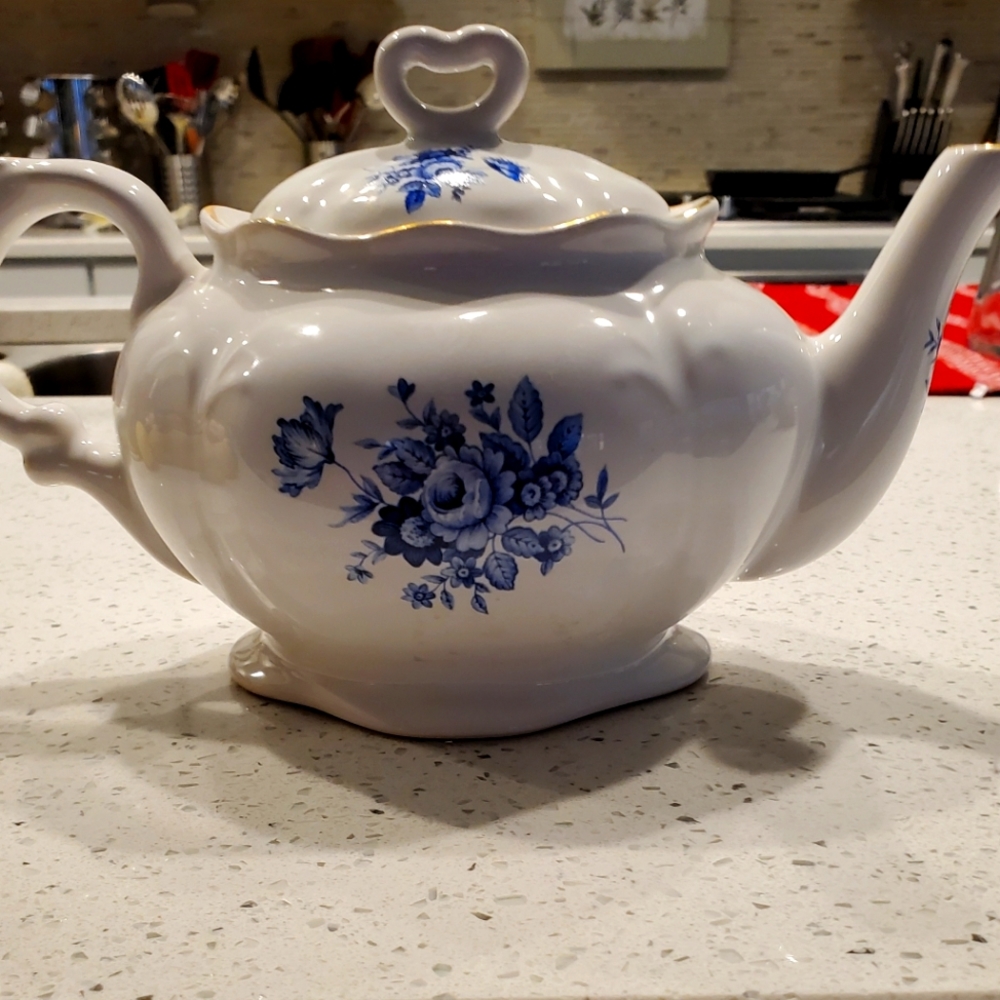 KERNEWEK TEAPOT